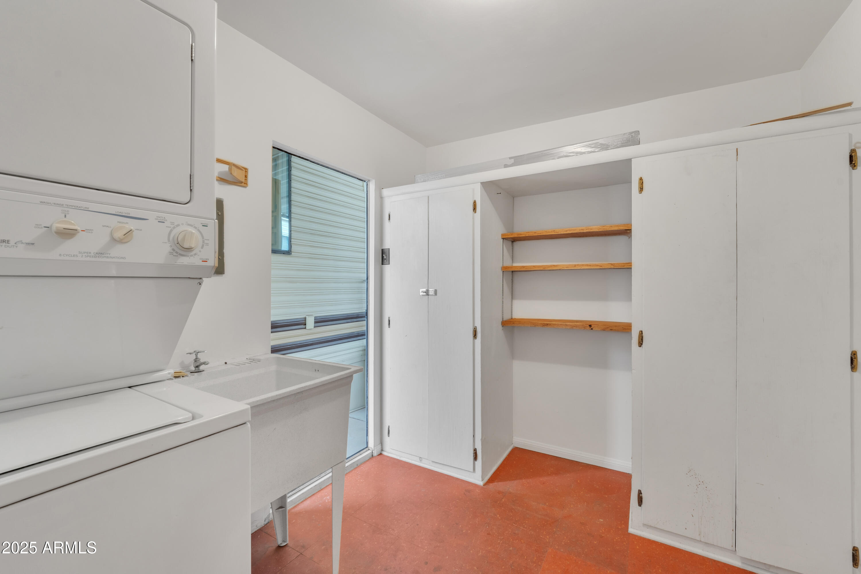 1152 South Sioux Drive Apache Junction, AZ 85119 - Photo 36 of 50 a room with a washer and dryer