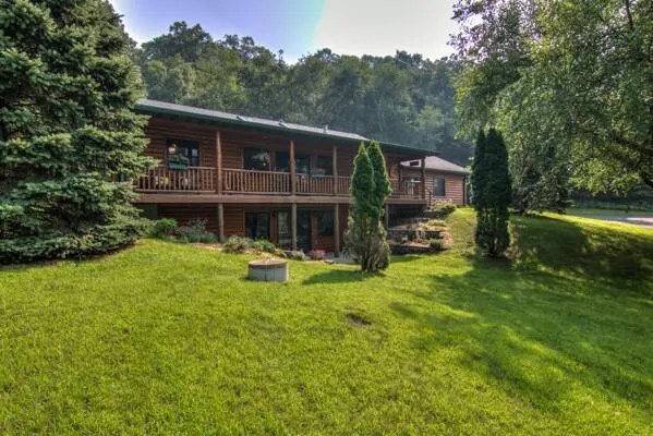 $475,000 | 141 17 3/4 - 18 1/2 Street, Dallas, WI 54733