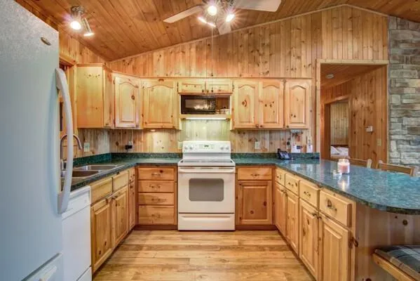 $475,000 | 141 17 3/4 - 18 1/2 Street, Dallas, WI 54733