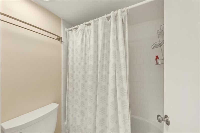 30 Chaumont Square Northwest Atlanta, GA 30327 - Photo 20 of 44 a bathroom with a shower and a tub