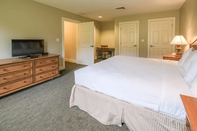 $210,000 | 625-627 Jackson Gore Adams House, Unit 625/627 Q3, Ludlow, VT 05149