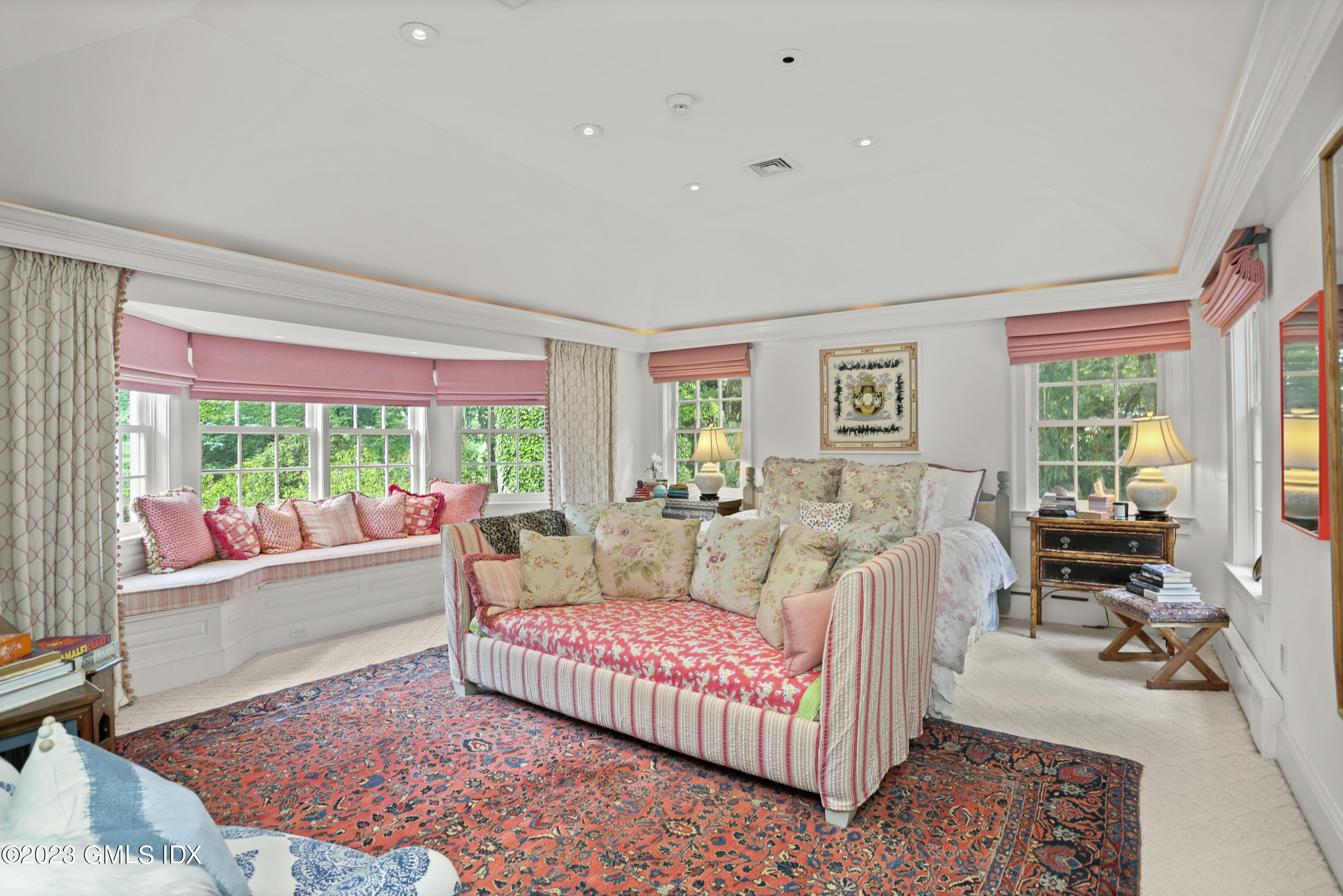 124 Pecksland Road Greenwich, CT 06831 - Photo 17 of 31 Primary Bedroom