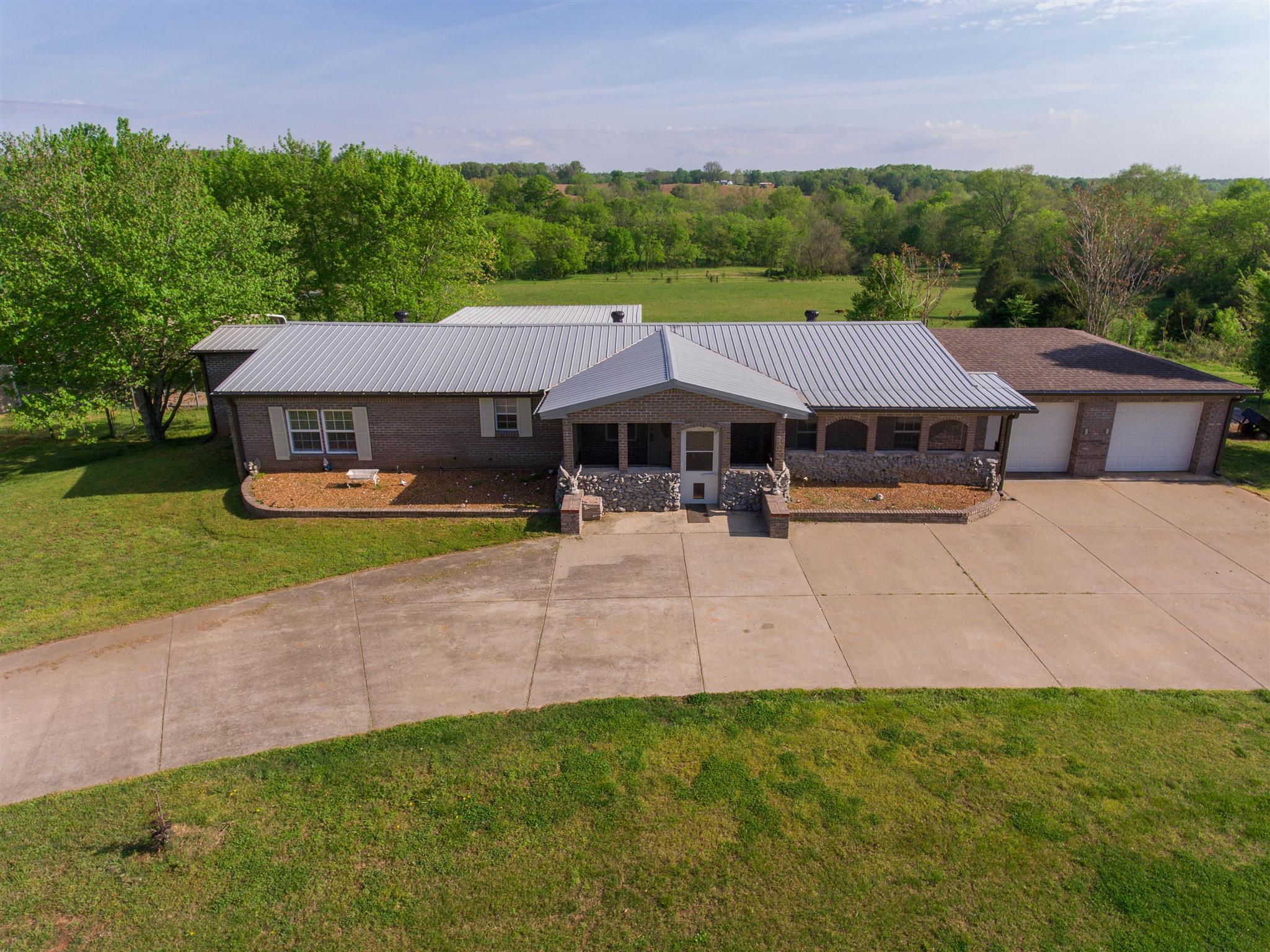1365 Haynes Road Woodlawn, TN 37191 - Photo 5 of 27 Gallery Image 5