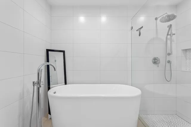 $6,000 | 309 East Ocean Avenue, Unit 302, Lantana, FL 33462