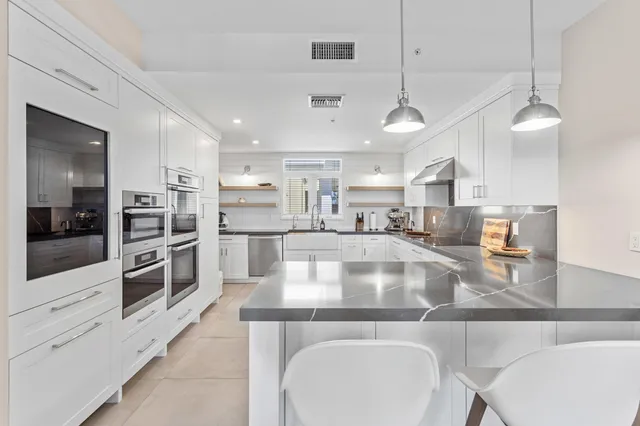 $6,000 | 309 East Ocean Avenue, Unit 302, Lantana, FL 33462