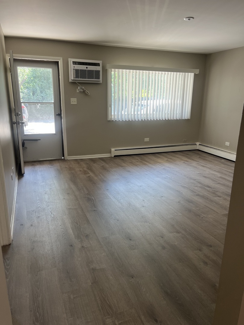 8817 South Roberts Road, Unit 6 Hickory Hills, IL 60457 - Photo 3 of 7