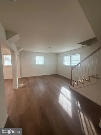 a view of empty room with window