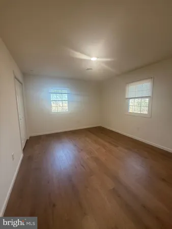 a view of empty room with window