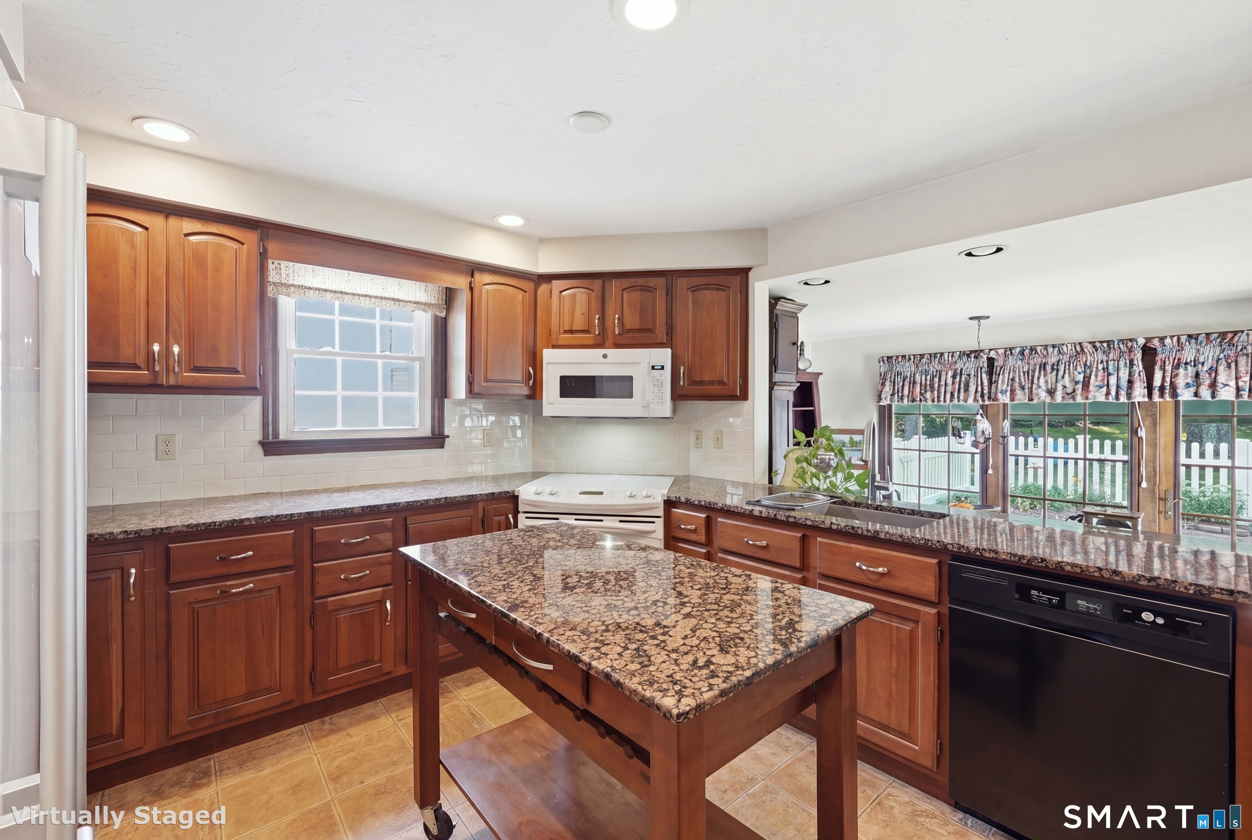 22 Kingsbury Road Thompson, CT 06277 - Photo 5 of 39 Gallery Image 5