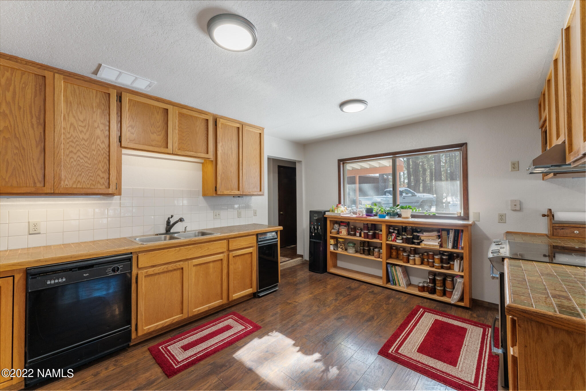 5590 Lindsey Road Flagstaff, AZ 86004 - Photo 13 of 35 Kitchen