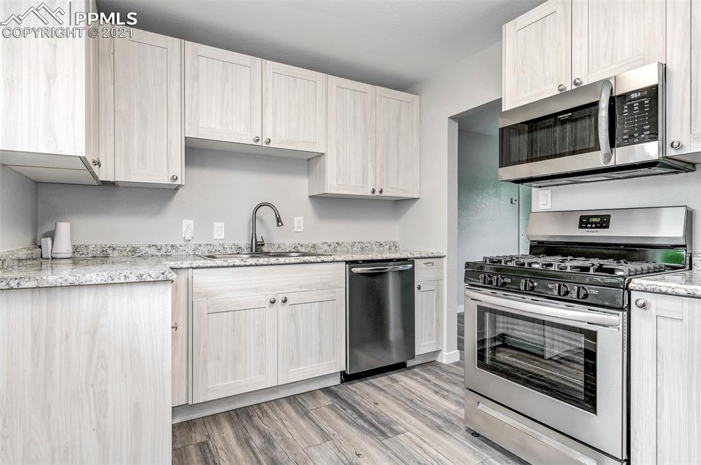 518 Huron Road Colorado Springs, CO 80910 - Photo 8 of 24