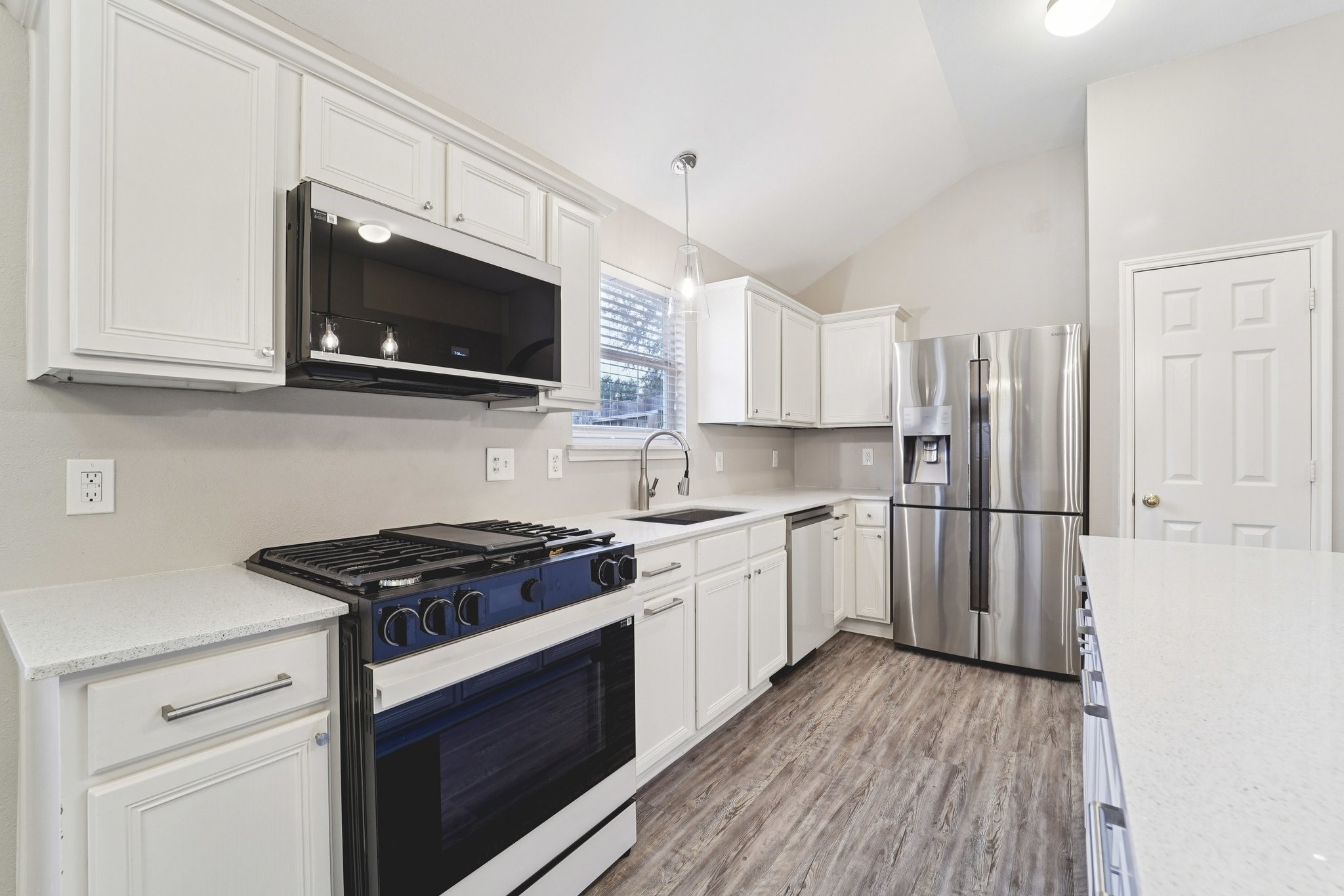 6715 Lilacbrook Court Spring, TX 77379 - Photo 12 of 34