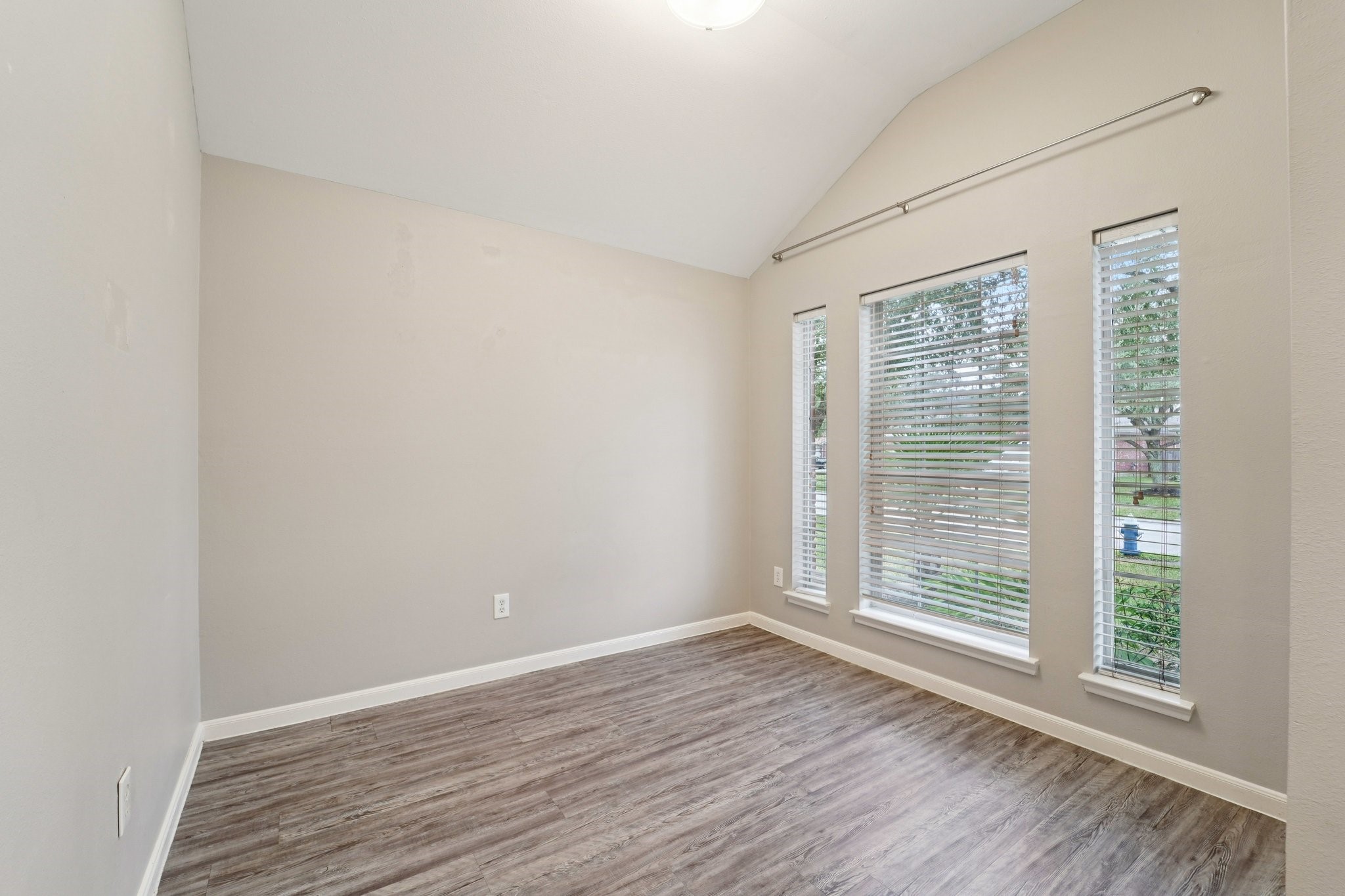 6715 Lilacbrook Court Spring, TX 77379 - Photo 14 of 34