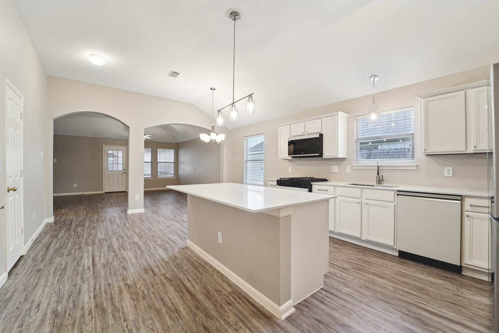 6715 Lilacbrook Court Spring, TX 77379 - Photo 8 of 34