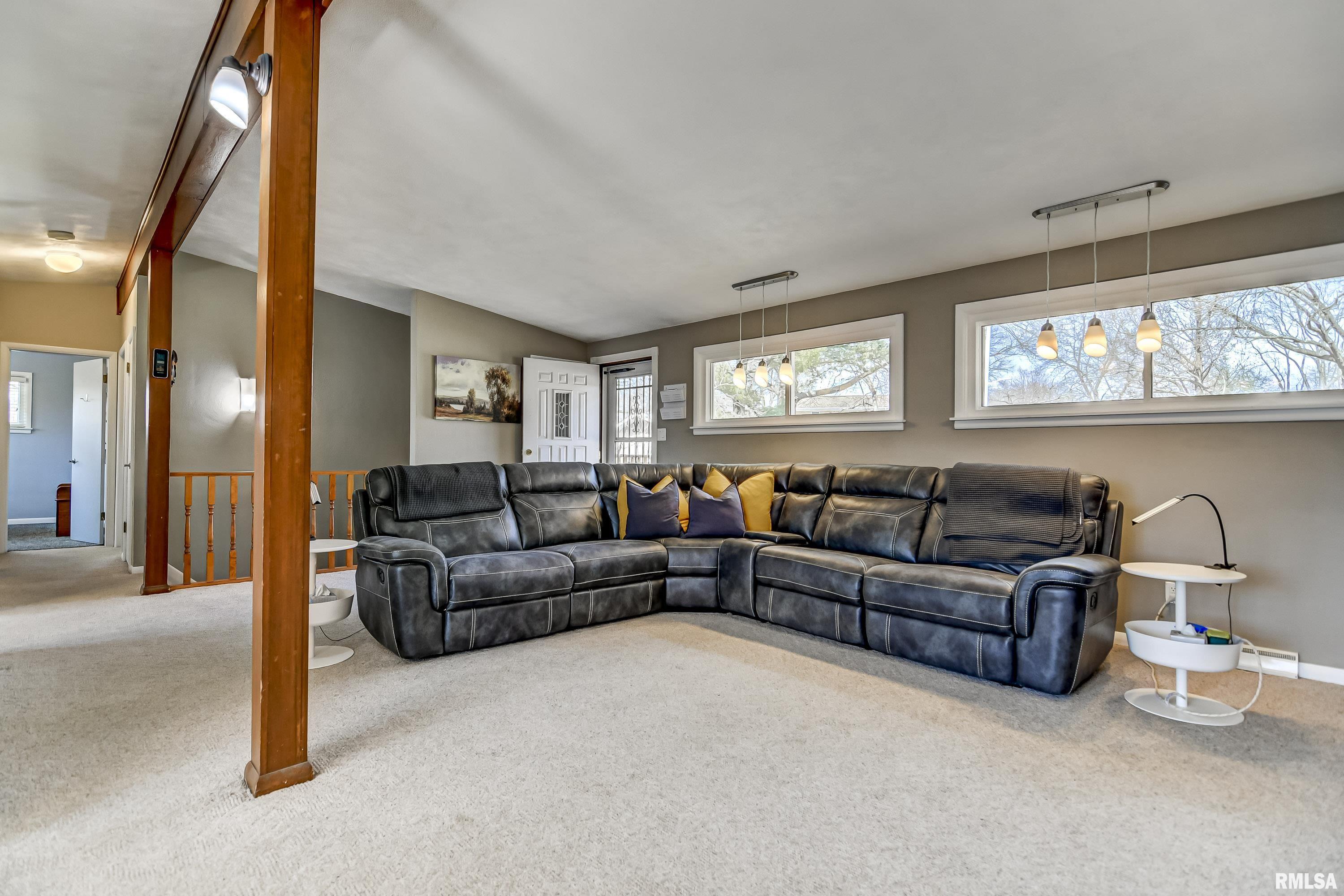 29 Sunny Side Drive Springfield, IL 62702 - Photo 3 of 24 Gallery Image 3