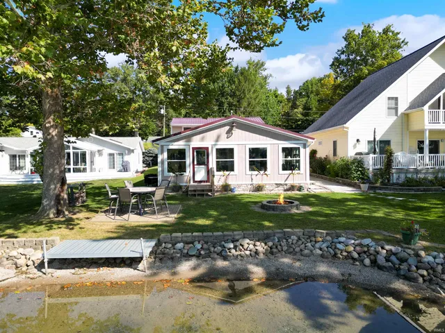 $569,900 | 1770 East Poplar Road, Columbia City, IN 46725