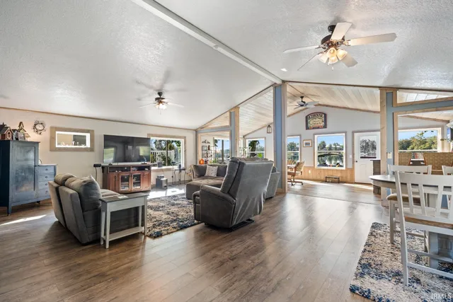 $569,900 | 1770 East Poplar Road, Columbia City, IN 46725