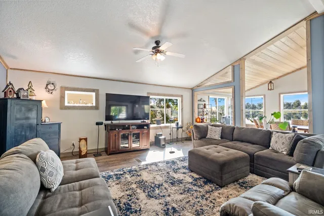 $569,900 | 1770 East Poplar Road, Columbia City, IN 46725