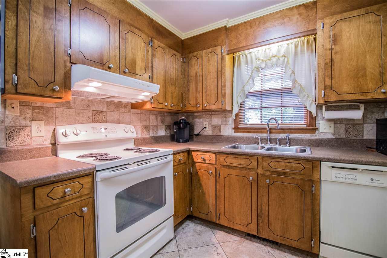 406 Hudson Farm Road Greer, SC 29650 - Photo 4 of 19 Gallery Image 4