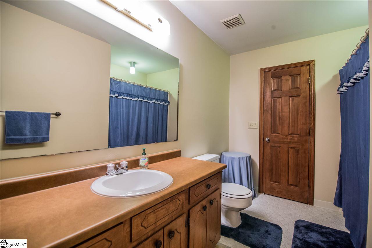 406 Hudson Farm Road Greer, SC 29650 - Photo 9 of 19 Gallery Image 9