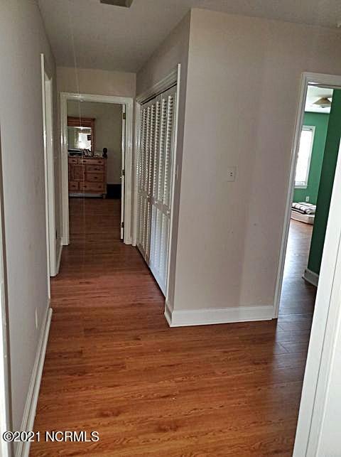 1319 Kimberly Road New Bern, NC 28562 - Photo 15 of 28 BEdroom Hallway