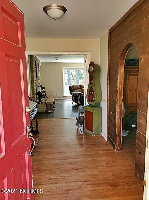 1319 Kimberly Road New Bern, NC 28562 - Photo 3 of 28 Foyer