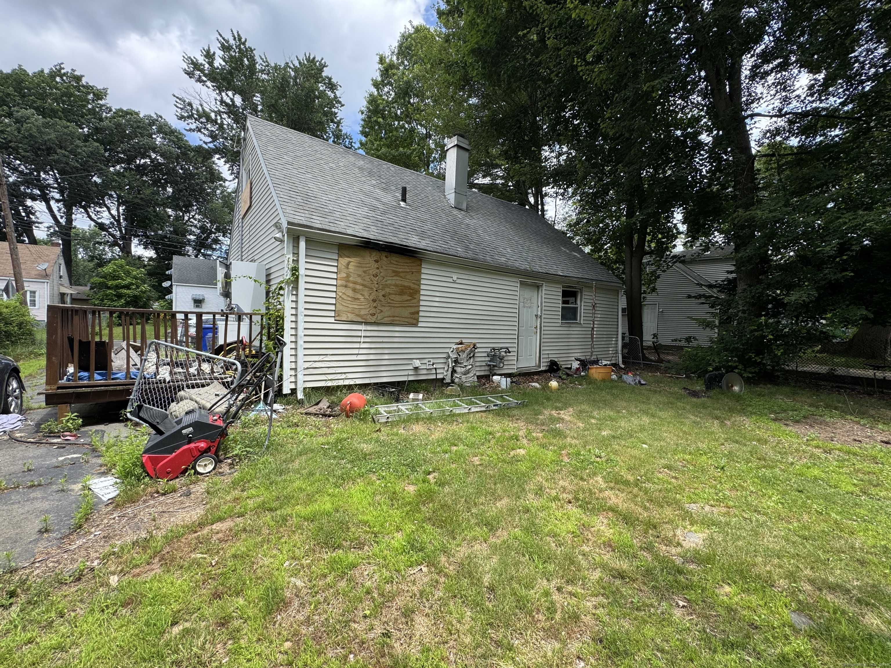 97 East Burnham Street Bloomfield, CT 06002 - Photo 6 of 7 a backyard of a house with table and chairs