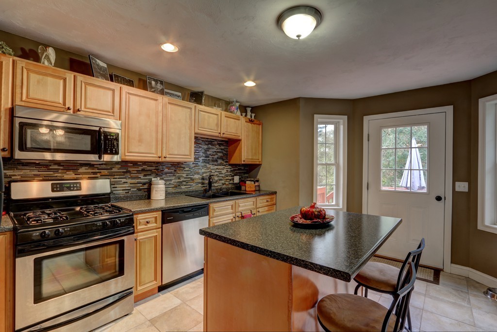 35 Southold Road Worcester, MA 01607 - Photo 2 of 26 Gallery Image 2