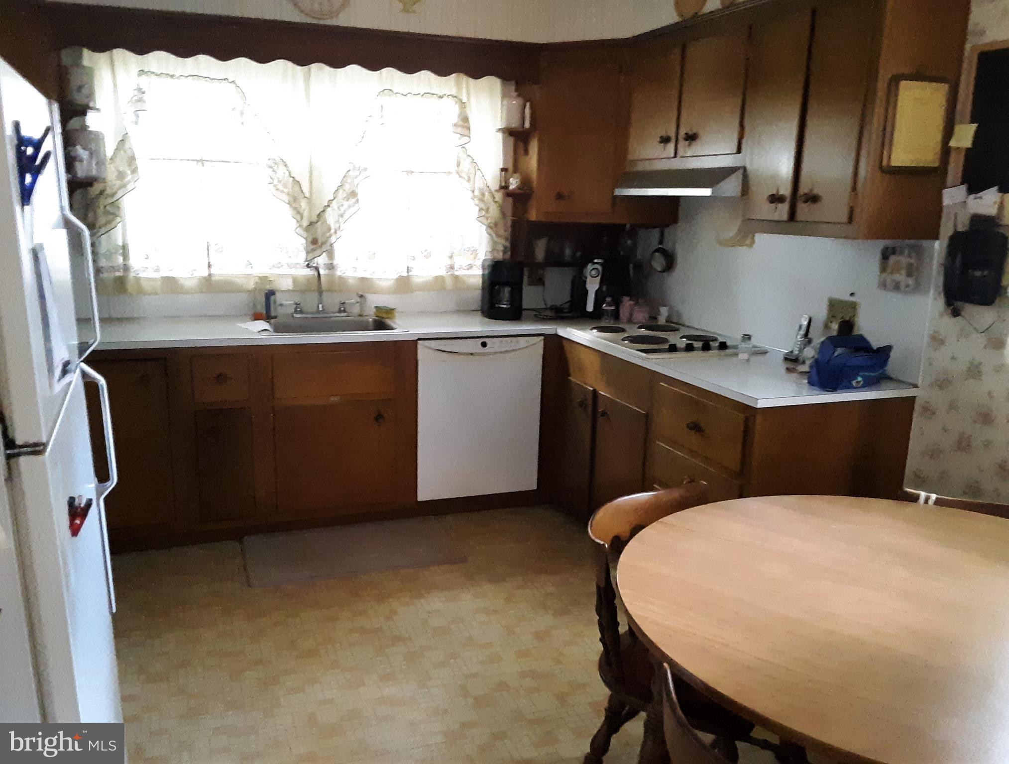 504 Mifflin Boulevard Reading, PA 19607 - Photo 6 of 14 Kitchen - View 1
