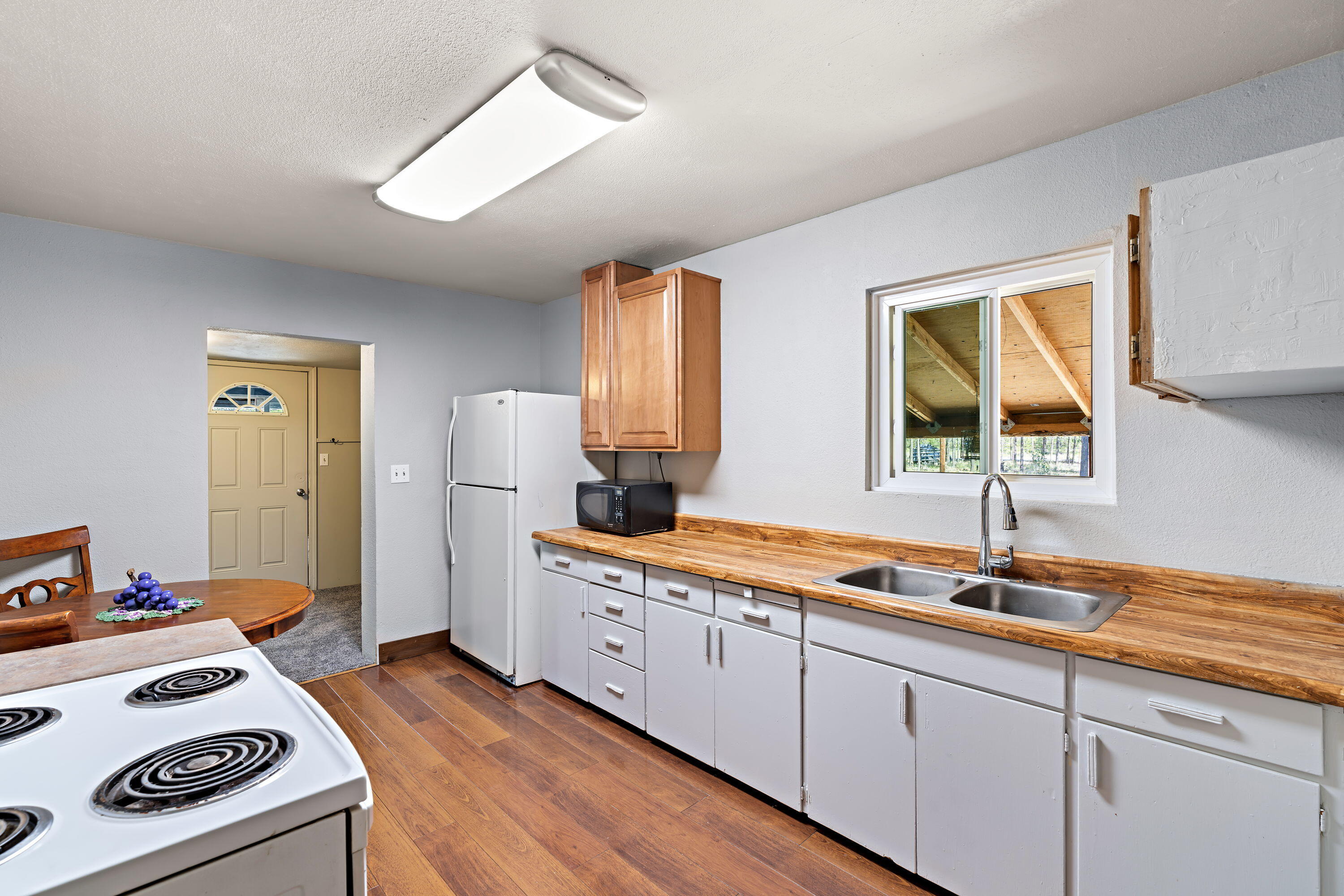 16060 Pierce Road La Pine, OR 97739 - Photo 5 of 33 5