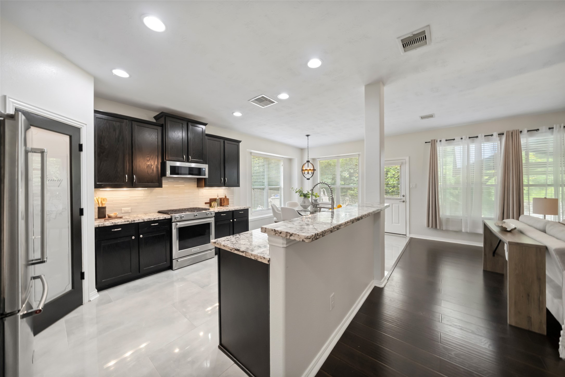 81 Palos Verde Conroe, TX 77304 - Photo 11 of 36 Kitchen