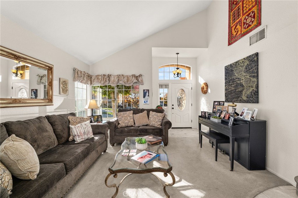 2326 Fairfield Way Upland, CA 91784 - Photo 7 of 47