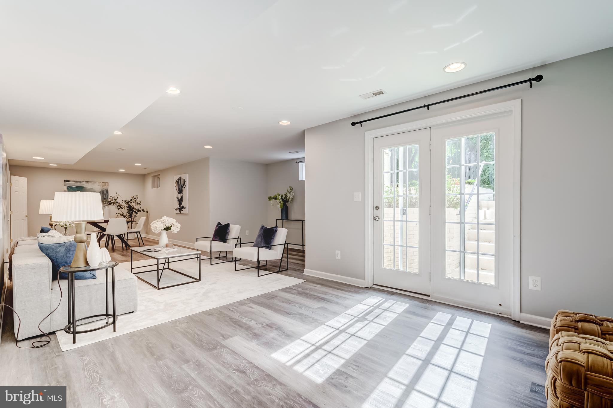 19111 Chartier Drive Leesburg, VA 20176 - Photo 43 of 68 a living room with furniture and a window