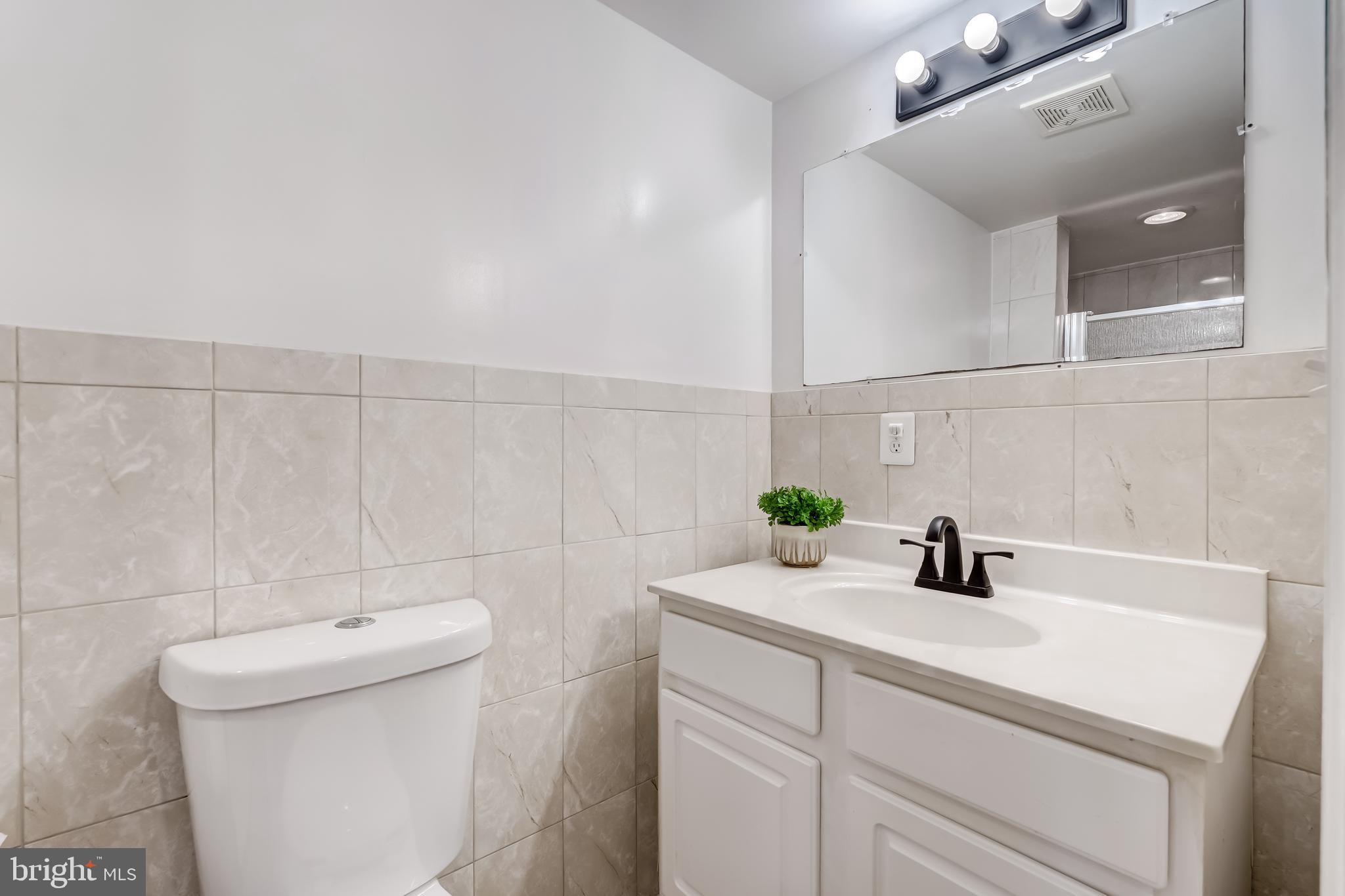 19111 Chartier Drive Leesburg, VA 20176 - Photo 46 of 68 a bathroom with a sink and a toilet