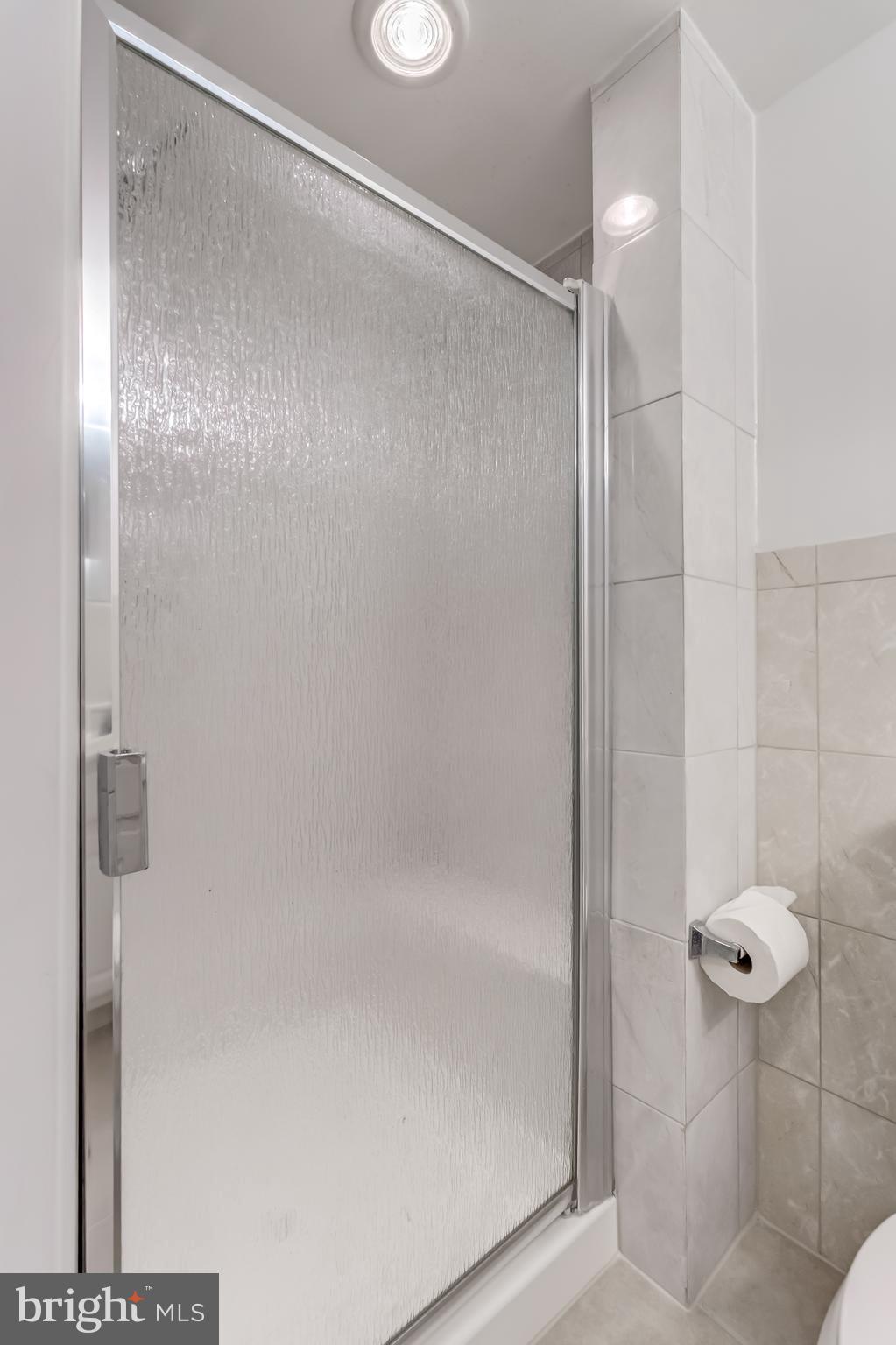 19111 Chartier Drive Leesburg, VA 20176 - Photo 47 of 68 a bathroom with a glass shower door