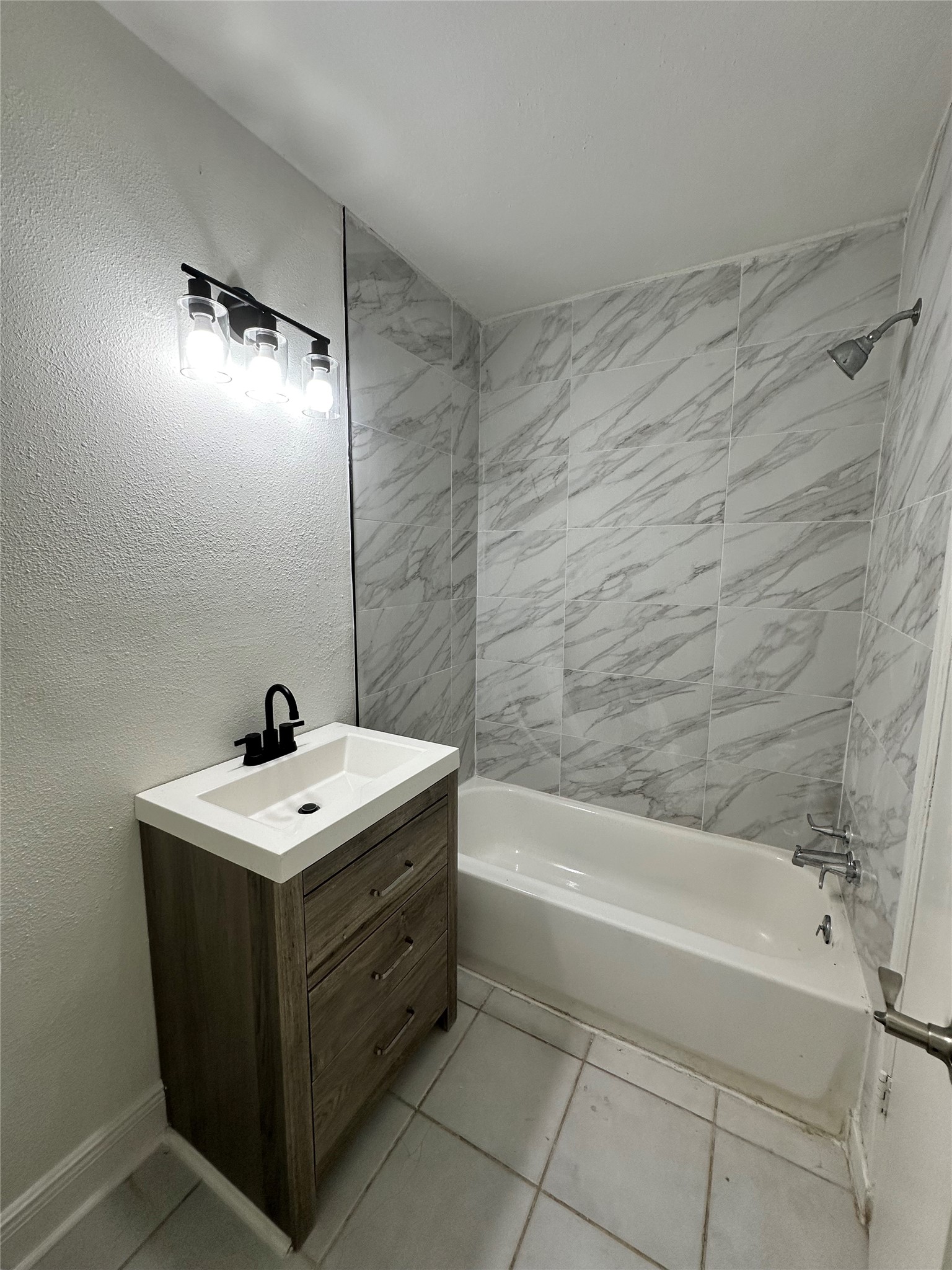 7610 Red Robin Lane Houston, TX 77075 - Photo 20 of 21 Bathroom; Unit 2