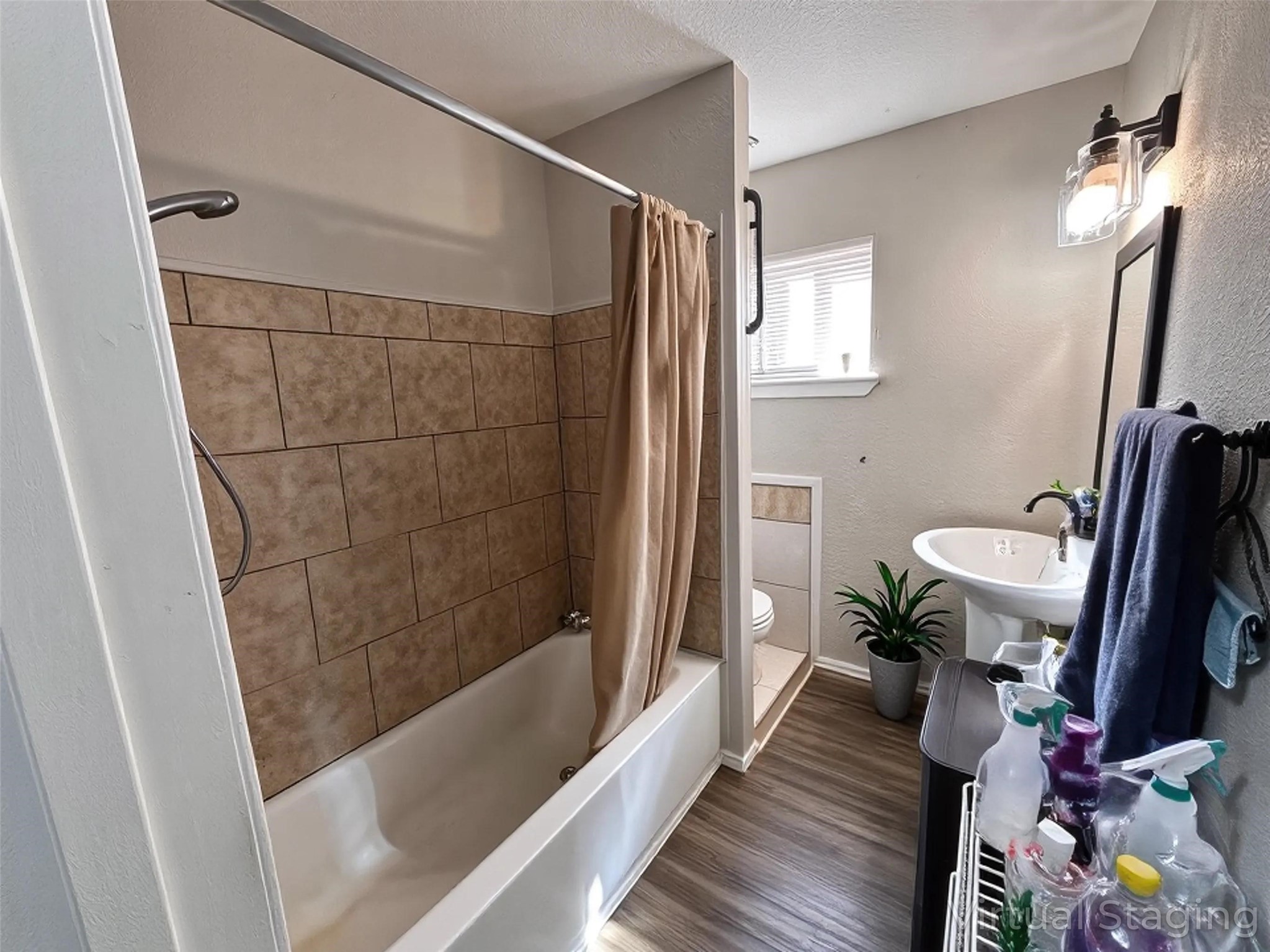 7610 Red Robin Lane Houston, TX 77075 - Photo 4 of 21 unit 1 Bathroom Staged.