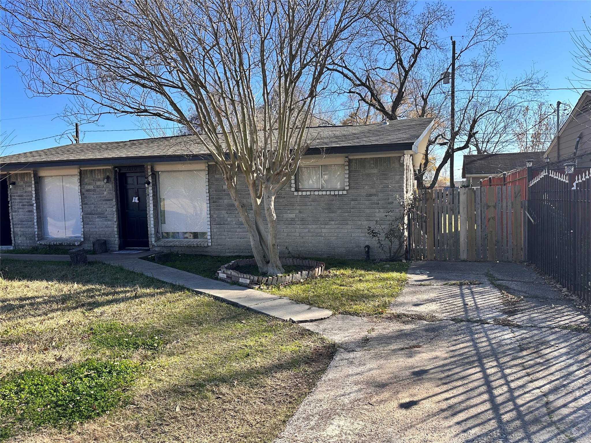 7610 Red Robin Lane Houston, TX 77075 - Photo 6 of 21 unit 1 Entrance