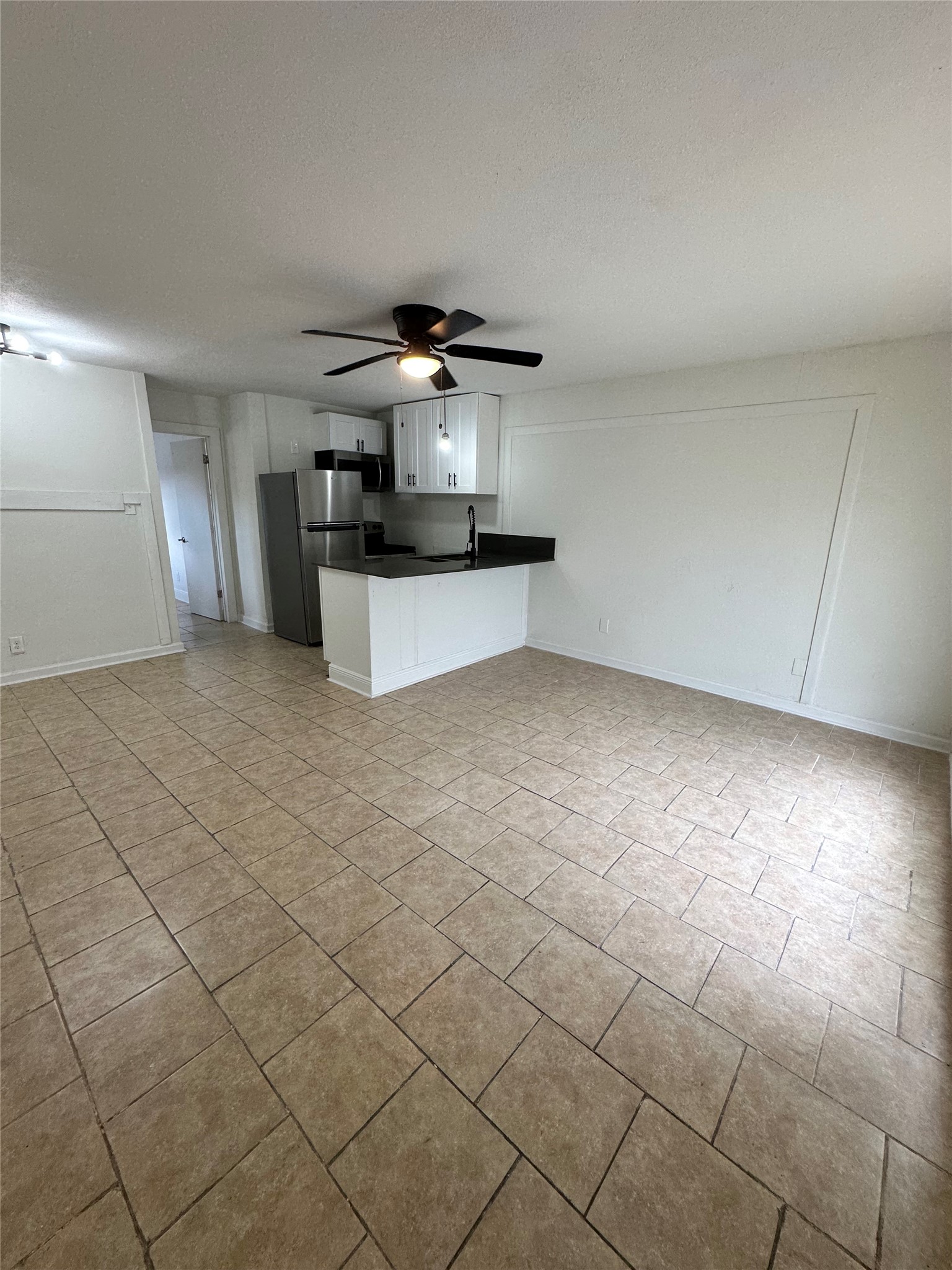 7610 Red Robin Lane Houston, TX 77075 - Photo 9 of 21 Unit 2 Living Space
