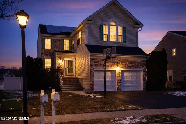 $725,000 | 10 Hemingway Lane, Columbus, NJ 08022