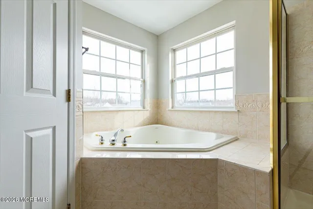 $725,000 | 10 Hemingway Lane, Columbus, NJ 08022