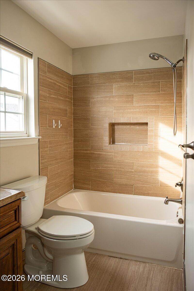 10 Hemingway Lane Columbus, NJ 08022 - Photo 34 of 50 a bathroom with a toilet a sink and bathtub