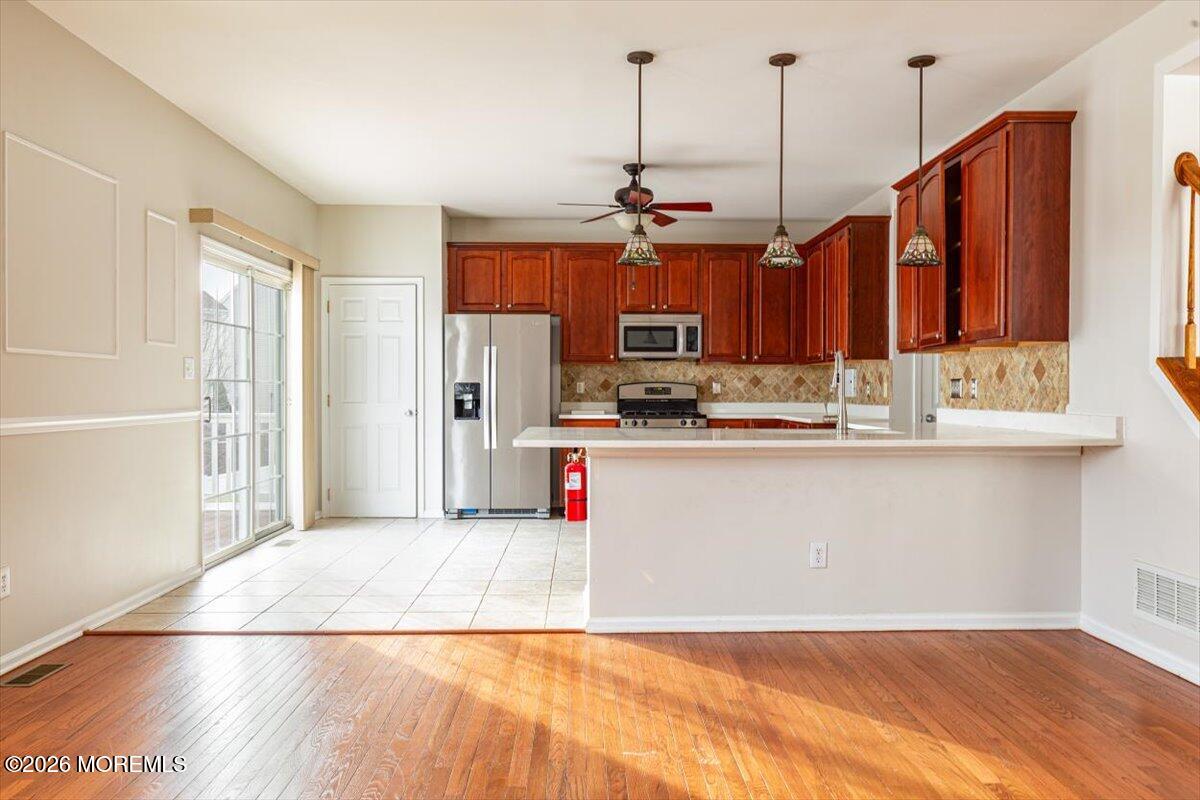10 Hemingway Lane Columbus, NJ 08022 - Photo 6 of 50 a view of kitchen with stainless steel appliances granite countertop a refrigerator a sink and a stove