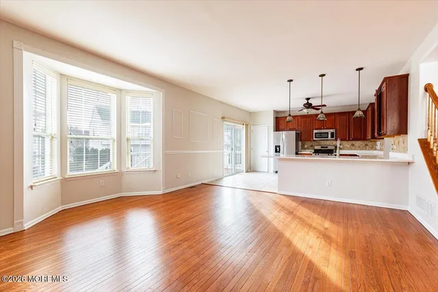 $725,000 | 10 Hemingway Lane, Columbus, NJ 08022