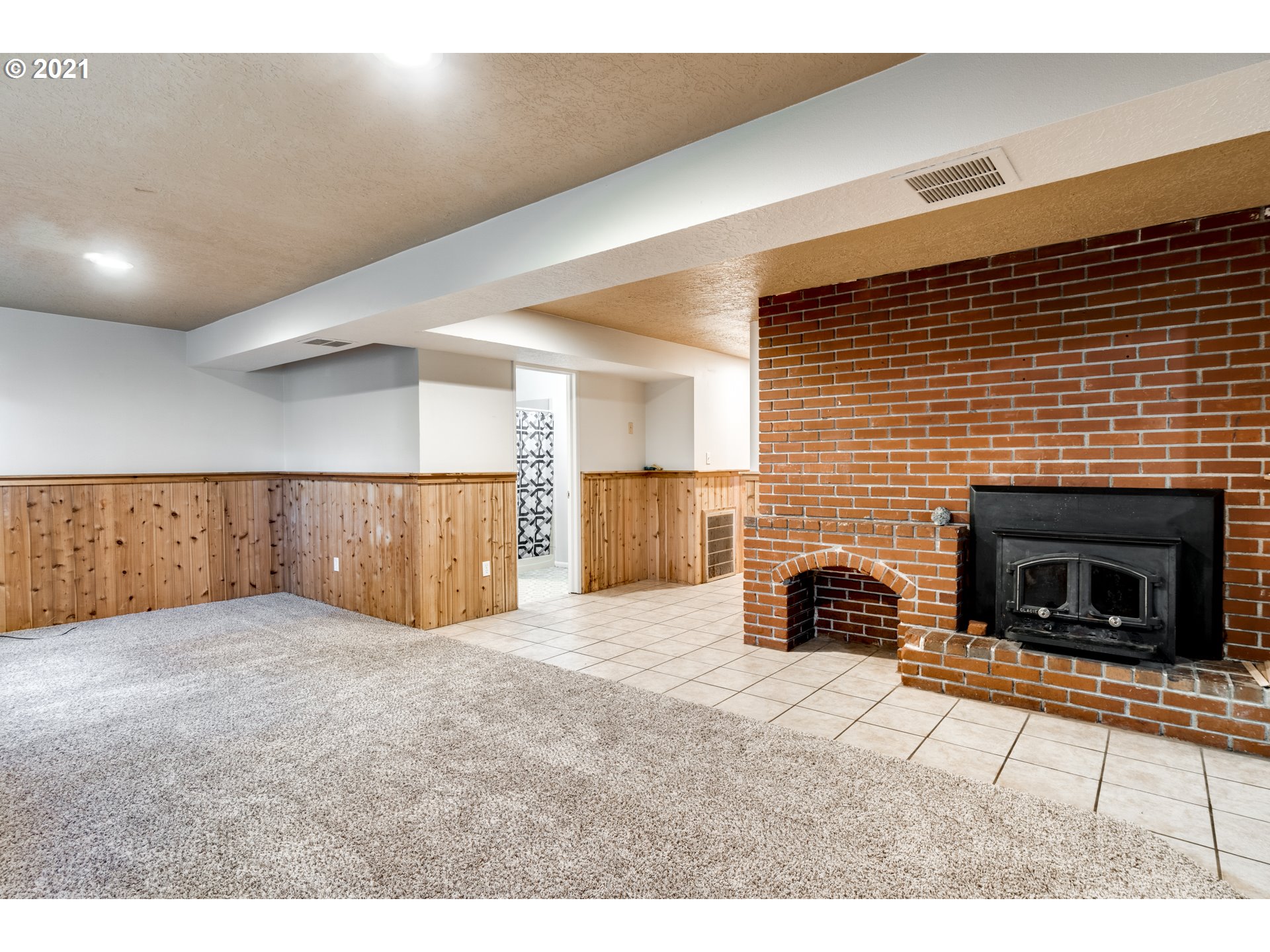 531 Oak Point Road Longview, WA 98632 - Photo 19 of 29 a view of an empty room and fire place