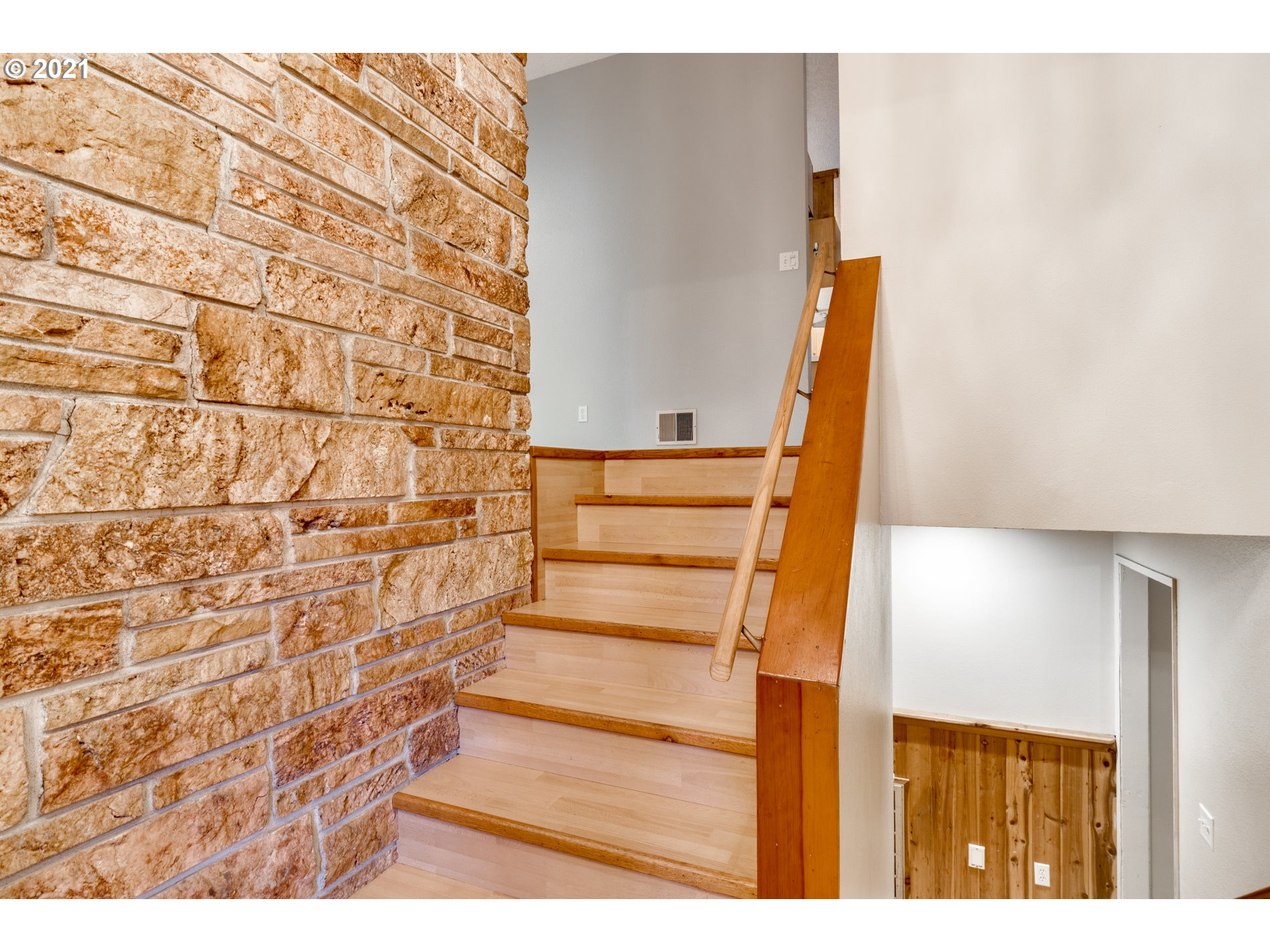 531 Oak Point Road Longview, WA 98632 - Photo 5 of 29 a view of entryway with wooden floor