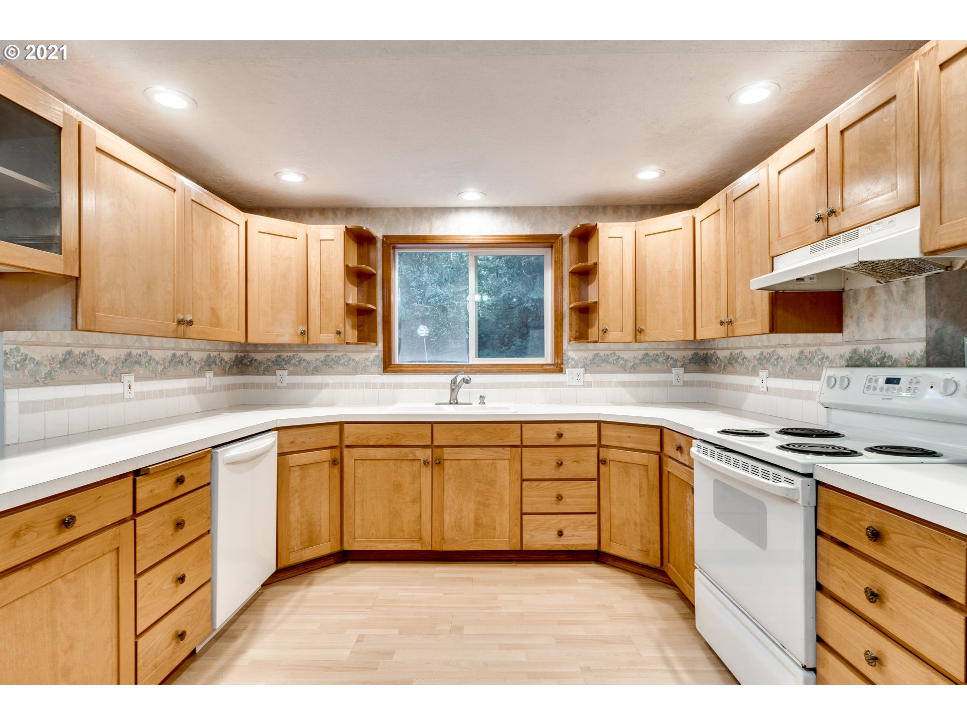 531 Oak Point Road Longview, WA 98632 - Photo 10 of 29 a large kitchen with stainless steel appliances granite countertop a sink and cabinets