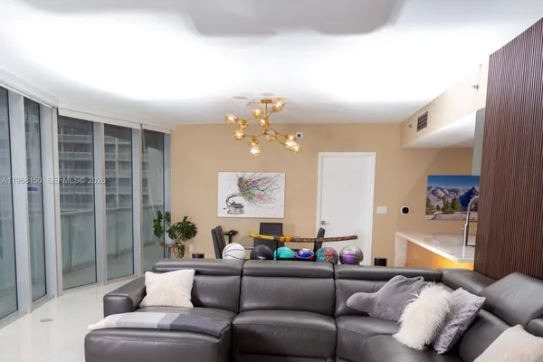 $10,000 | 465 Brickell Avenue, Unit 5101, Miami, FL 33131