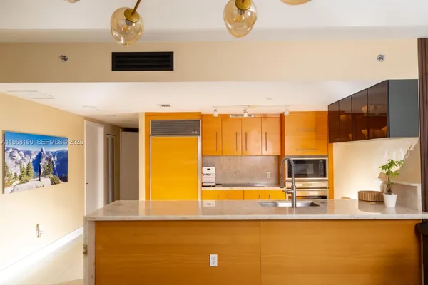 $10,000 | 465 Brickell Avenue, Unit 5101, Miami, FL 33131