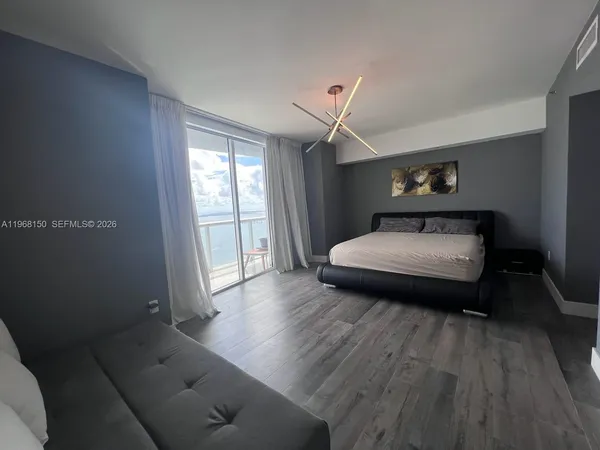 $10,000 | 465 Brickell Avenue, Unit 5101, Miami, FL 33131